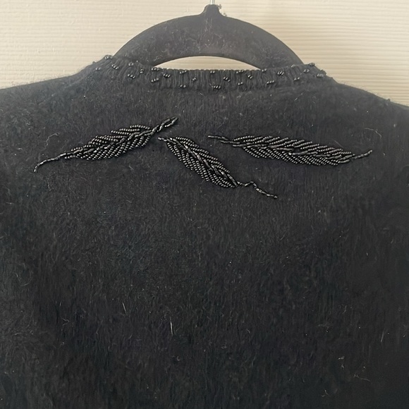 Vintage 1960’s beaded Lambs Wool Sweater size Small - Picture 6 of 9